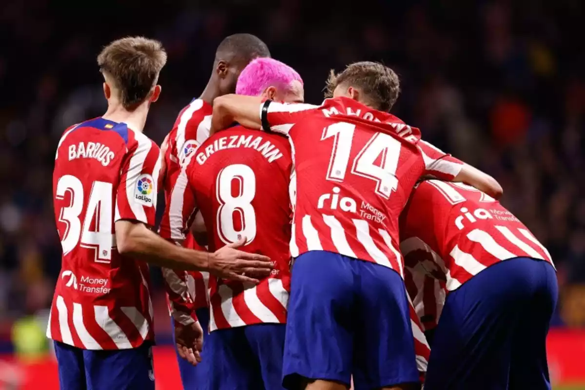 Plano general de los jugadores del Atlético de Madrid celebrando un gol en el Wanda Metropolitano
